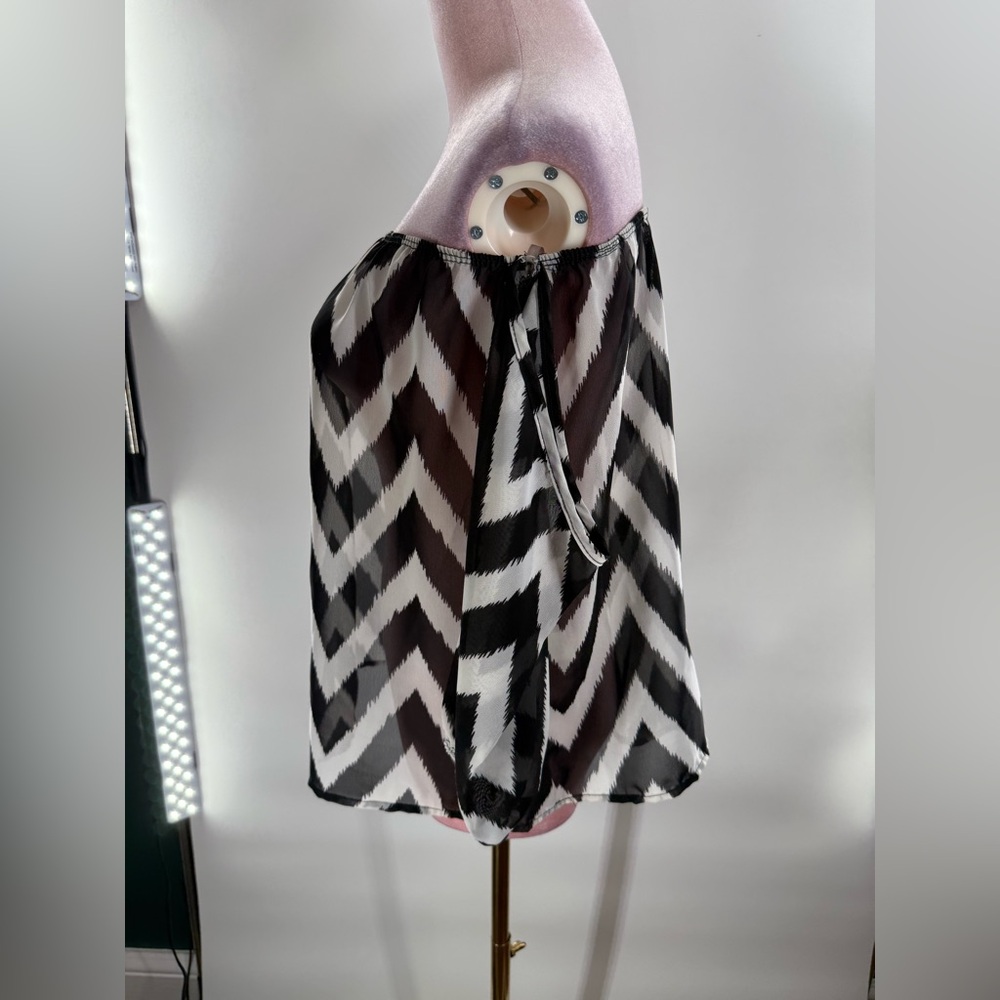 EUC Brenda’s Chevron Blouse - Picture 7 of 10